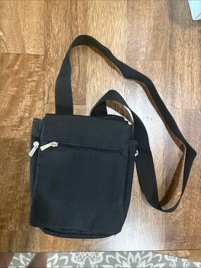 Travelon Antitheft Crossbody Travel Bag. 8.5” x 8” black
